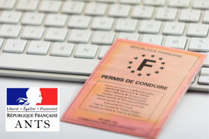 Permis de conduire et logo ANTS pour démarches en ligne, délais et erreurs à éviter