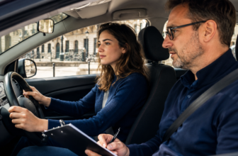 Examen du permis de conduire 2026 : déroulement, grille de notation et erreurs à éviter