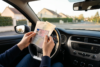 Permis de conduire dématérialisé : ce que dit vraiment le droit