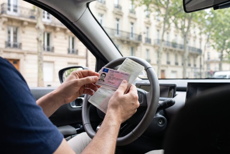 Permis rose cartonné : échange au format européen et arnaques